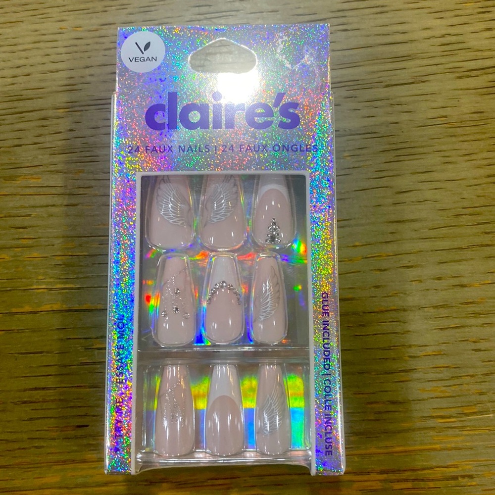 Claire 24 press on nails